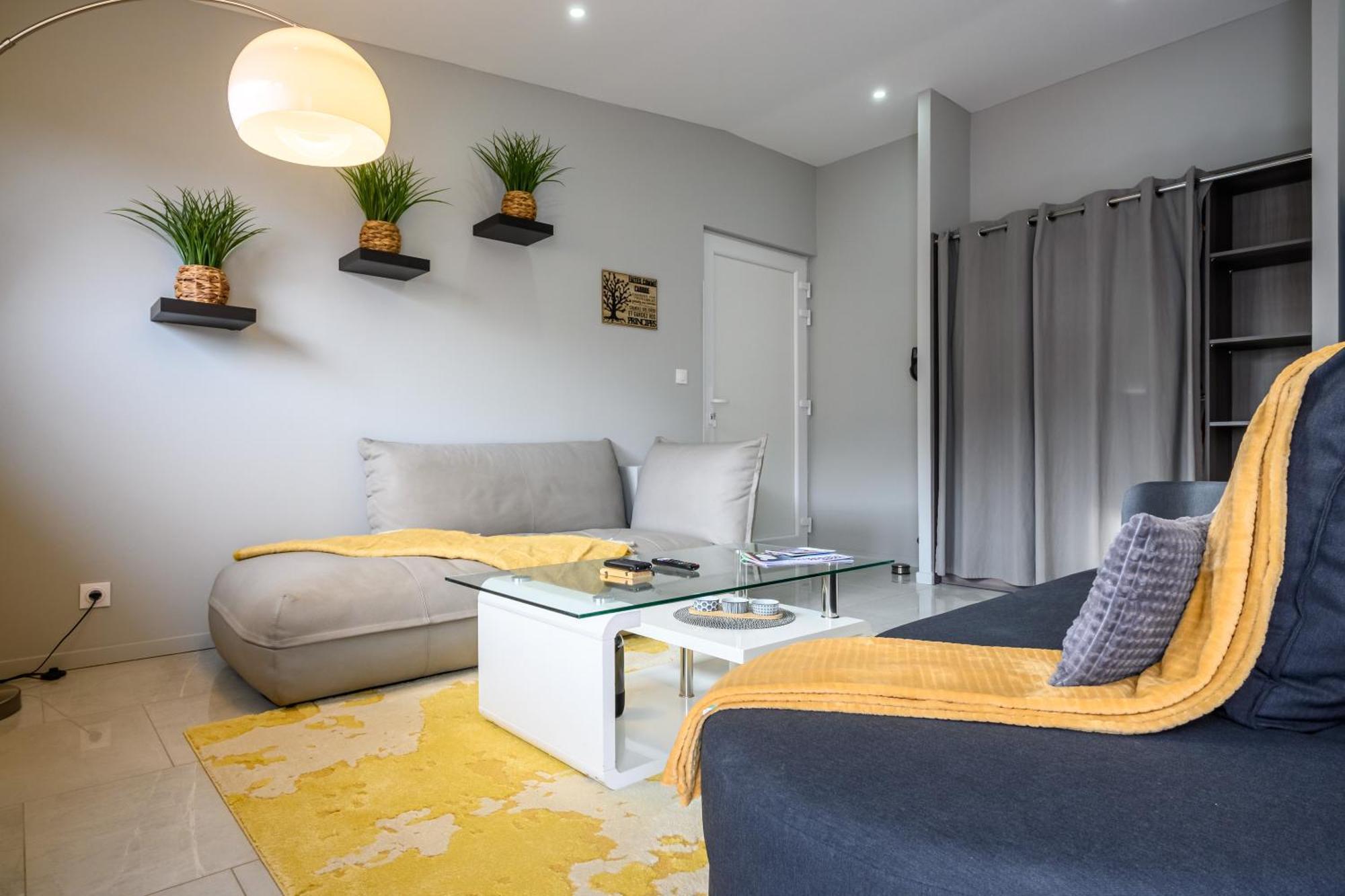 Ferienwohnung Le Charles Montbéliard Exterior foto